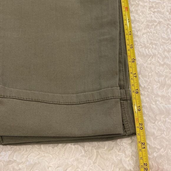 Style & Co Curvy Capri Army Green Pants Size 8P - Picture 7 of 7